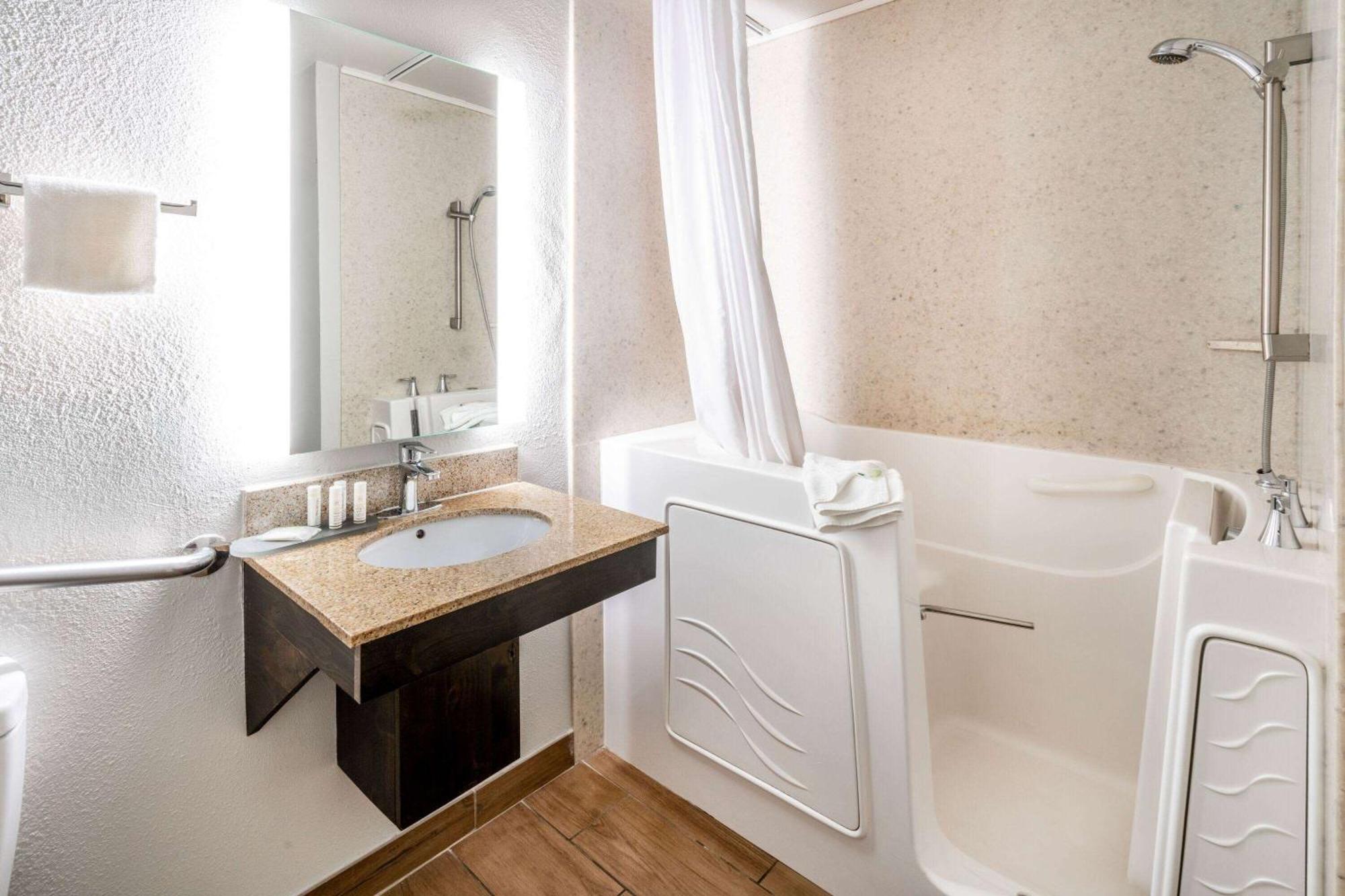 La Quinta Inn By Wyndham סטימבואט ספרינגס מראה חיצוני תמונה